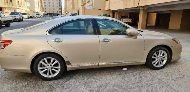 Gebraucht Lexus ES Zu verkaufen in Doha #5770 - 1  image 